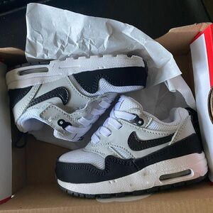 Nike Kids' Black and White Sneakers